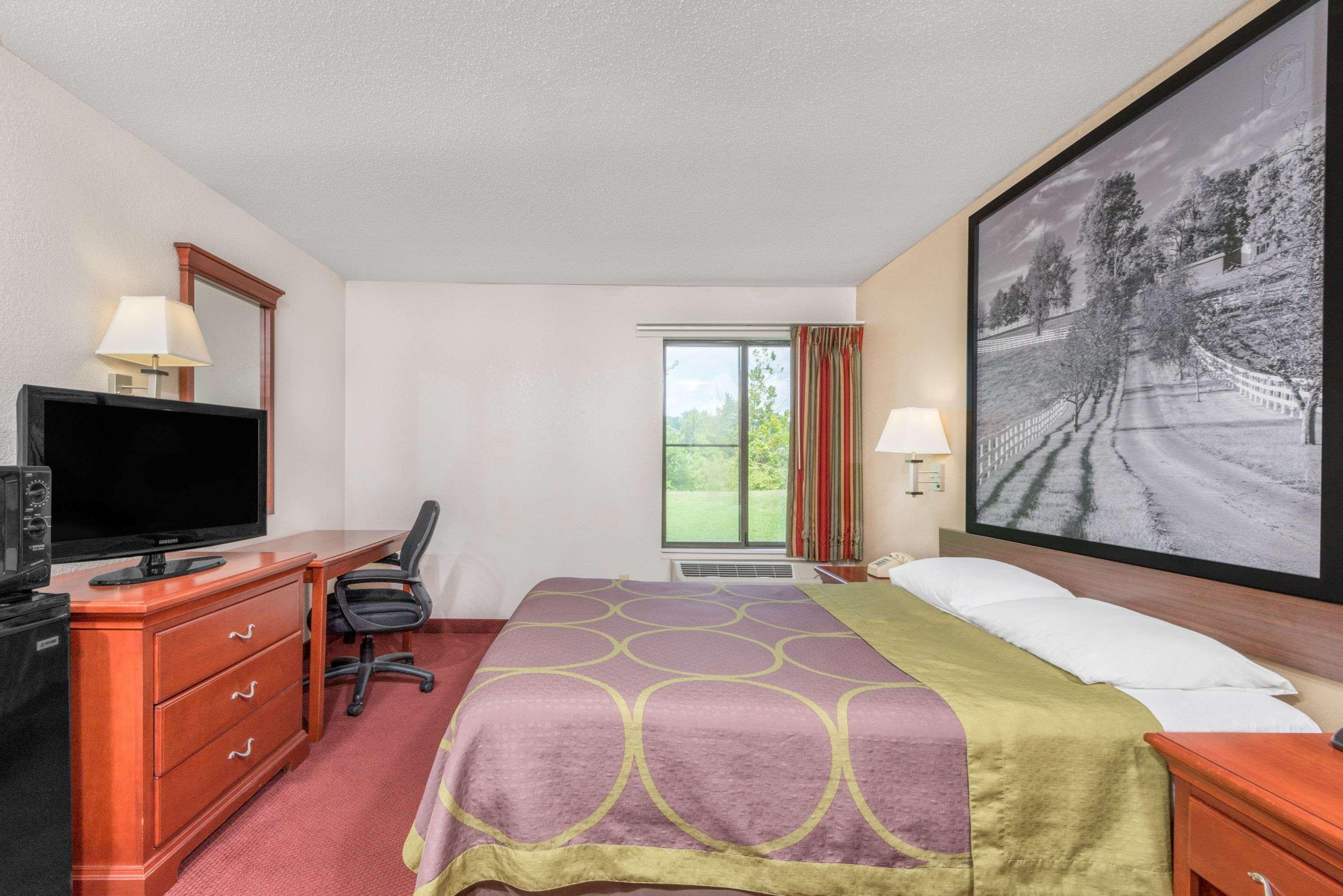 Super 8 By Wyndham Vincennes Motel Exterior photo