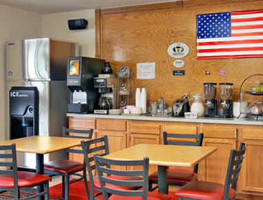 Super 8 By Wyndham Vincennes Motel Exterior photo